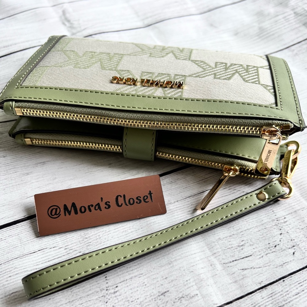 Michael Kors Double Zip Wallet-Wristlet - Picture 5 of 9